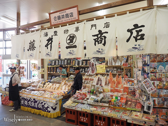 《日本北海道。函館朝市&橫丁市場》烤扇貝生吃海膽，在地生鮮漁夫食堂，品嚐現釣烏賊