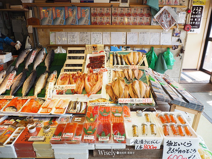 《日本北海道。函館朝市&橫丁市場》烤扇貝生吃海膽，在地生鮮漁夫食堂，品嚐現釣烏賊