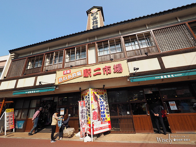 《日本北海道。函館朝市&橫丁市場》烤扇貝生吃海膽，在地生鮮漁夫食堂，品嚐現釣烏賊