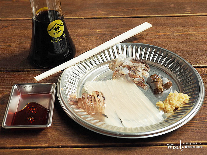 《日本北海道。函館朝市&橫丁市場》烤扇貝生吃海膽，在地生鮮漁夫食堂，品嚐現釣烏賊