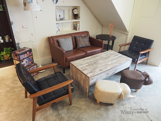 《台北中山。捷運忠孝新生站》好休咖啡 HaoXiu Kaffe：光華商場旁，WiFi插座不限時