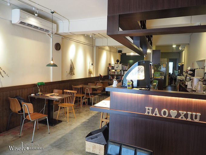 《台北中山。捷運忠孝新生站》好休咖啡 HaoXiu Kaffe：光華商場旁，WiFi插座不限時
