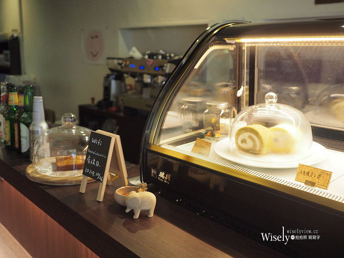 《台北中山。捷運忠孝新生站》好休咖啡 HaoXiu Kaffe：光華商場旁，WiFi插座不限時