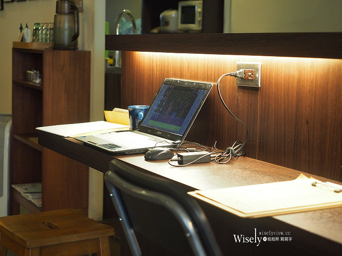 《台北中山。捷運忠孝新生站》好休咖啡 HaoXiu Kaffe：光華商場旁，WiFi插座不限時