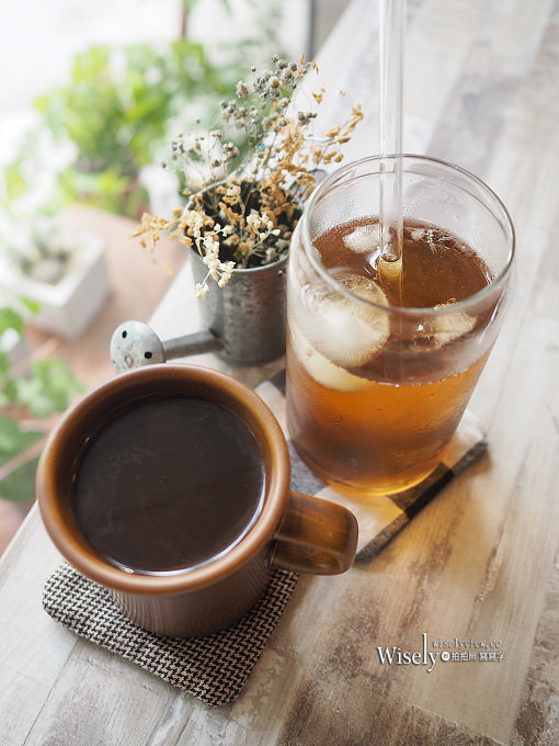 《台北中山。捷運忠孝新生站》好休咖啡 HaoXiu Kaffe：光華商場旁，WiFi插座不限時