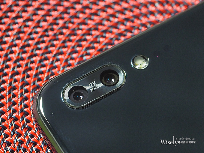 《華碩手機。一起戀攝影》ZenFone 4 Pro：高質感旗艦規格，光學變焦雙鏡頭，照片超迷人
