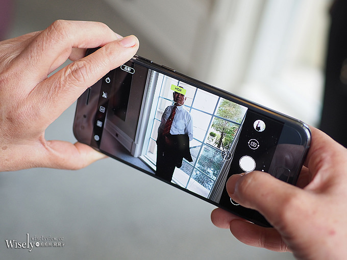 《華碩手機。一起戀攝影》ZenFone 4 Pro：高質感旗艦規格，光學變焦雙鏡頭，照片超迷人