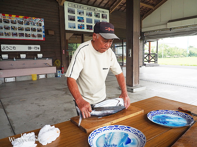 《日本四國。高知美食》黑潮一番館／鰹魚半敲燒(鰹のたたき)：製作體驗土佐稻草燒鰹魚料理