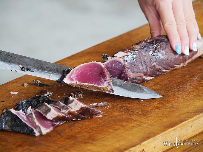 《日本四國。高知美食》黑潮一番館／鰹魚半敲燒(鰹のたたき)：製作體驗土佐稻草燒鰹魚料理