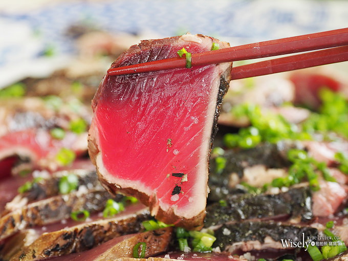 《日本四國。高知美食》黑潮一番館／鰹魚半敲燒(鰹のたたき)：製作體驗土佐稻草燒鰹魚料理