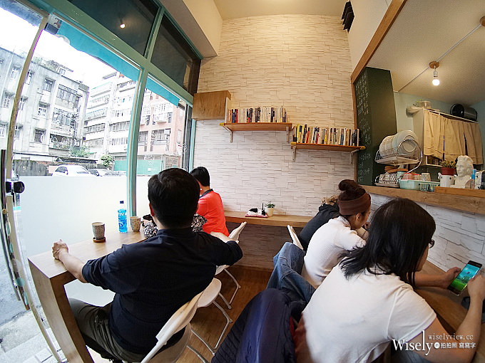 《台北中正。捷運古亭站》日安Ciao早午餐：爆漿起司帕里尼搭玫瑰鹽味鮮奶的迷你貓餐廳