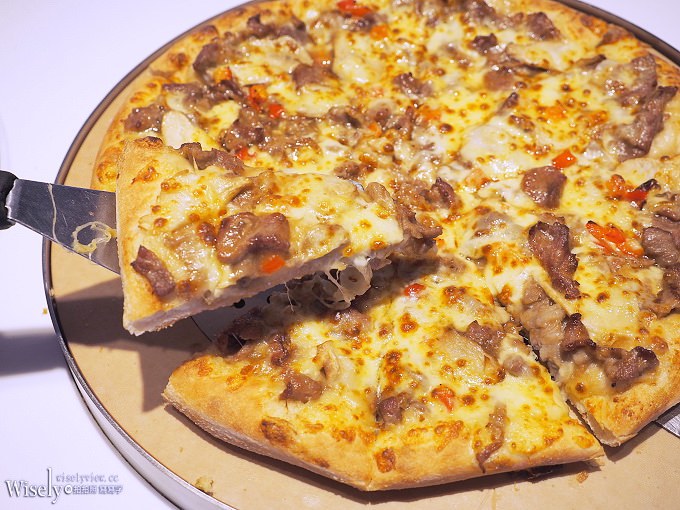 《PIZZA HUT。必勝客歡樂吧台灣季》台味與美式的美妙相遇，與姐妹淘享用豐盛的比薩之旅