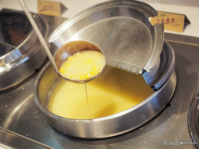 《PIZZA HUT。必勝客歡樂吧台灣季》台味與美式的美妙相遇，與姐妹淘享用豐盛的比薩之旅