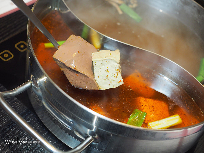 《台北大安。捷運忠孝敦化站》清麻辣：可單人獨享頂級A5日本和牛的麻辣鴛鴦火鍋