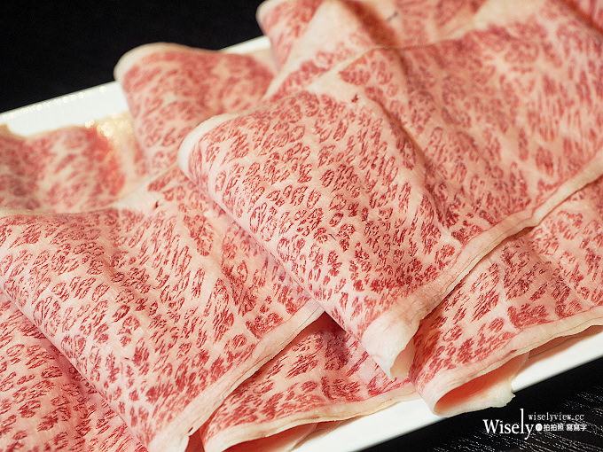 《台北大安。捷運忠孝敦化站》清麻辣：可單人獨享頂級A5日本和牛的麻辣鴛鴦火鍋