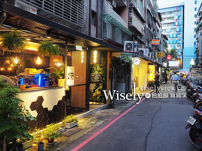 《台北中正。捷運公館站》窩巷弄：水源市場輕食早午餐，輕鬆悠閒設計型咖啡店 @WISELY's 拍拍照寫寫字