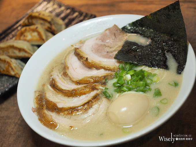《台北大安。捷運科技大樓站》小川拉麵台灣一號店：特厚叉燒搭配濃厚豚骨湯頭與細麵