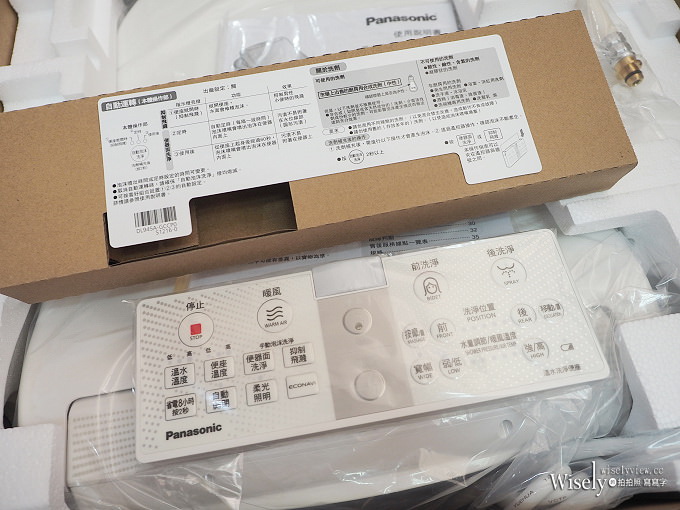 《Panasonic。泡沫潔淨便座》預防髒污雙效泡沫潔淨，具備不鏽鋼噴嘴頭與恆溫除臭功能
