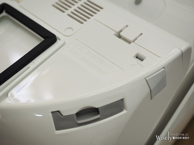 《Panasonic。泡沫潔淨便座》預防髒污雙效泡沫潔淨，具備不鏽鋼噴嘴頭與恆溫除臭功能