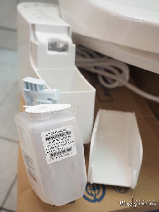 《Panasonic。泡沫潔淨便座》預防髒污雙效泡沫潔淨，具備不鏽鋼噴嘴頭與恆溫除臭功能