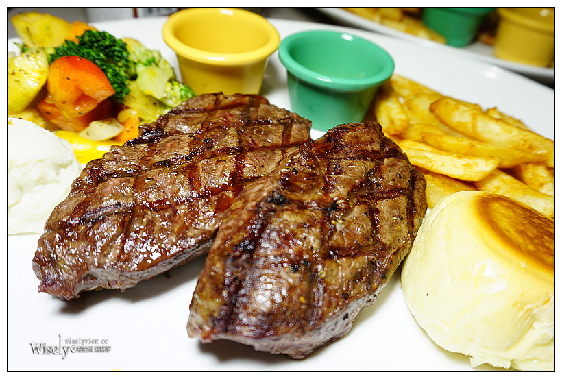 《歇業》小惡魔炭燒牛排：平價CHOICE美牛，與濃湯甜點飲料吃到飽