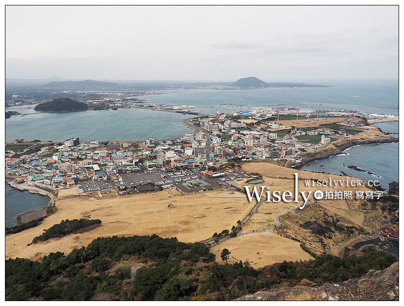 《濟州景點。城山日出峰》遠眺碧海與火山口美景，必訪世界自然遺產 @WISELY's 拍拍照寫寫字