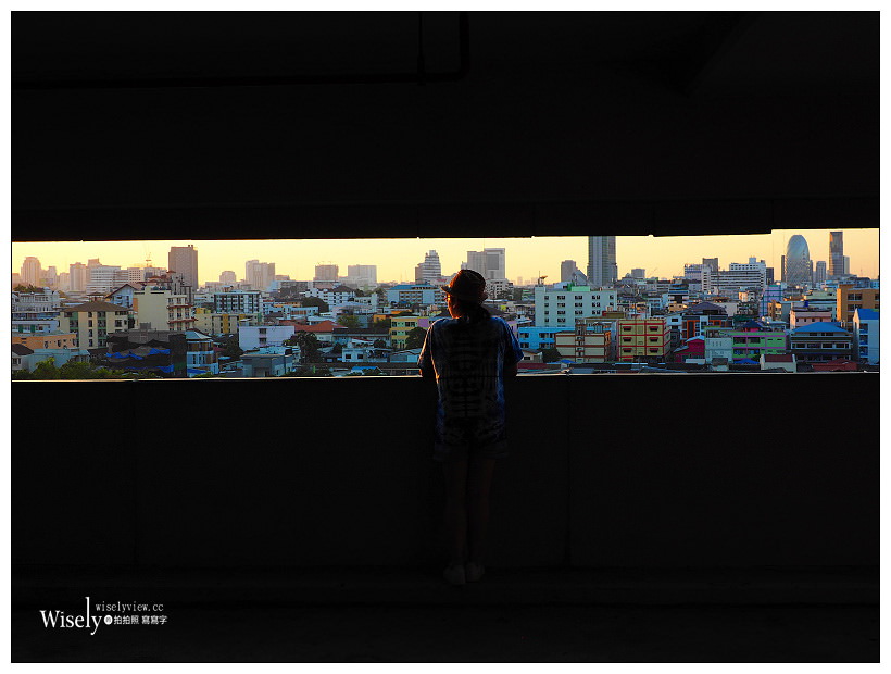 《曼谷景點。拉差達火車夜市》交通方便地鐵可達，平價餐飲購物～隱藏版景色推薦