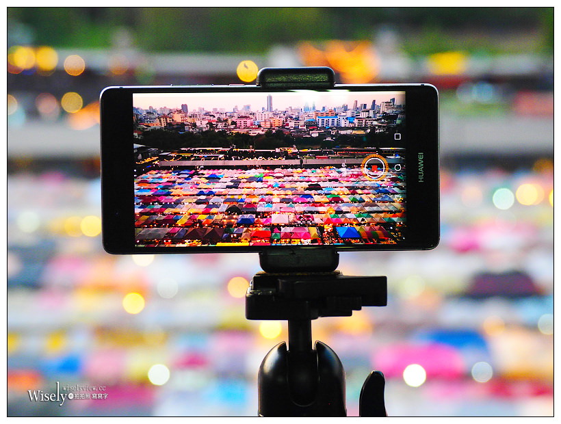 《曼谷景點。拉差達火車夜市》交通方便地鐵可達，平價餐飲購物～隱藏版景色推薦