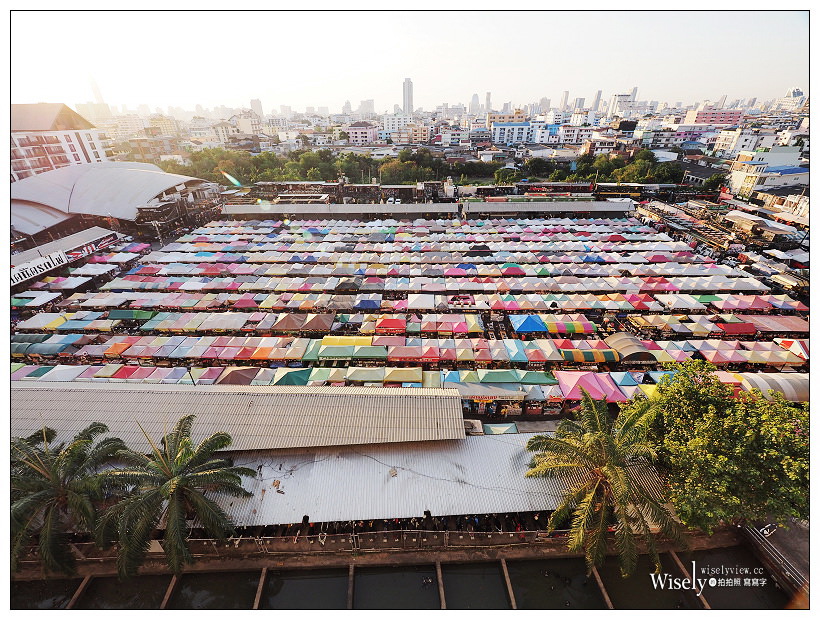 《曼谷景點。拉差達火車夜市》交通方便地鐵可達，平價餐飲購物～隱藏版景色推薦