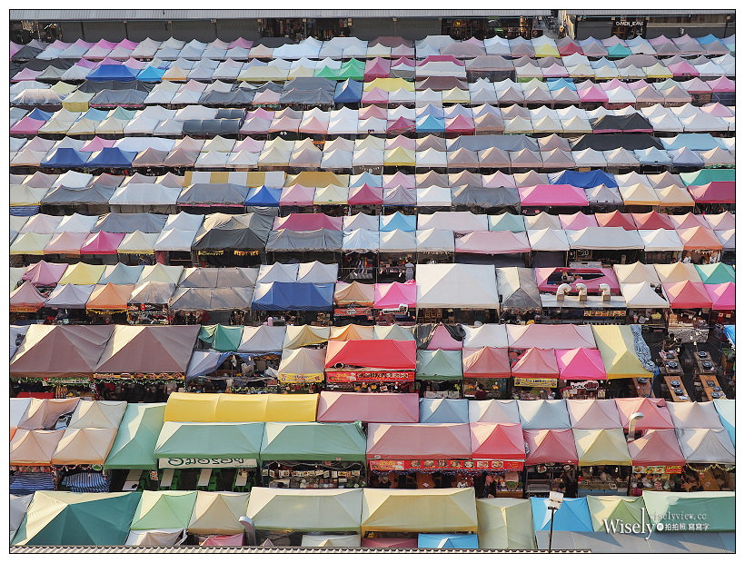 《曼谷景點。拉差達火車夜市》交通方便地鐵可達，平價餐飲購物～隱藏版景色推薦