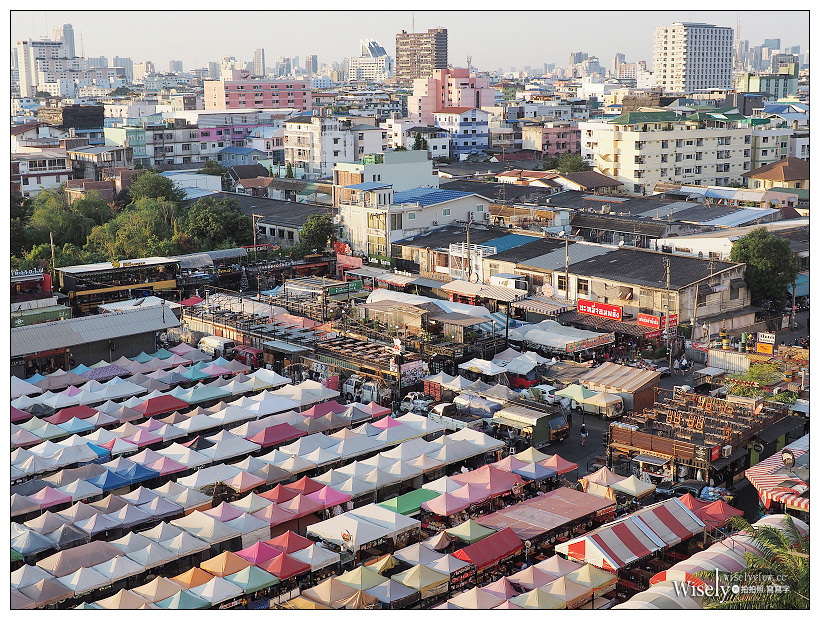 《曼谷景點。拉差達火車夜市》交通方便地鐵可達，平價餐飲購物～隱藏版景色推薦