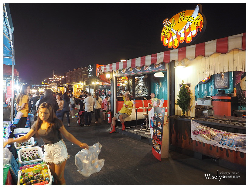 《曼谷景點。拉差達火車夜市》交通方便地鐵可達，平價餐飲購物～隱藏版景色推薦