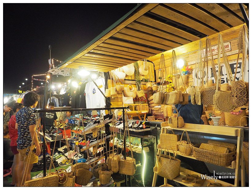 《曼谷景點。拉差達火車夜市》交通方便地鐵可達，平價餐飲購物～隱藏版景色推薦