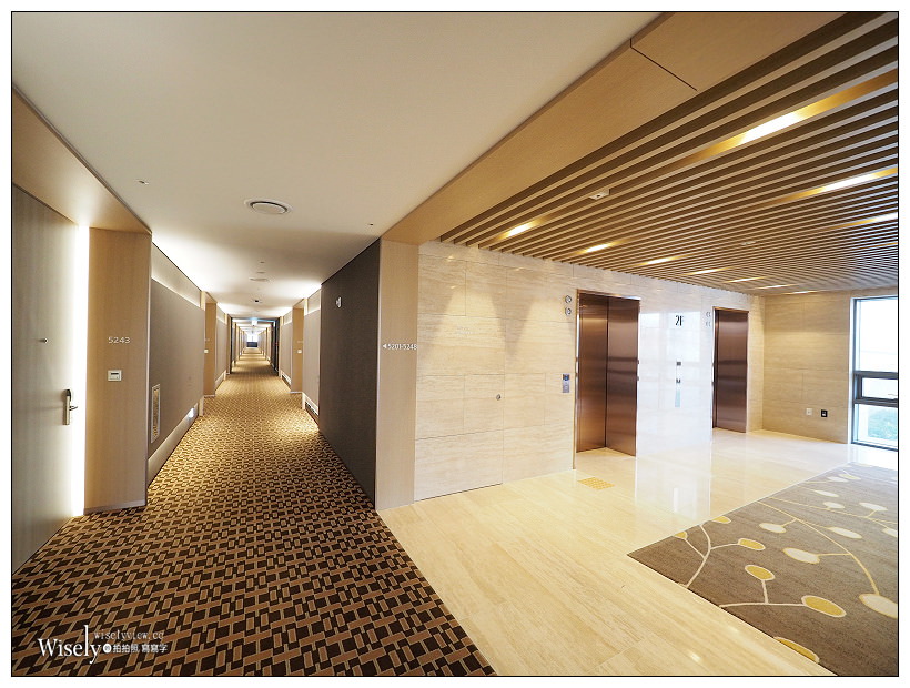 《濟州神話世界藍鼎酒店。Jeju Shinhwa World Landing Resort‎》舒適商務房型，近遊樂園與美食街