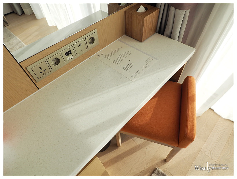 《濟州神話世界藍鼎酒店。Jeju Shinhwa World Landing Resort‎》舒適商務房型，近遊樂園與美食街