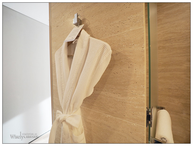 《濟州神話世界藍鼎酒店。Jeju Shinhwa World Landing Resort‎》舒適商務房型，近遊樂園與美食街