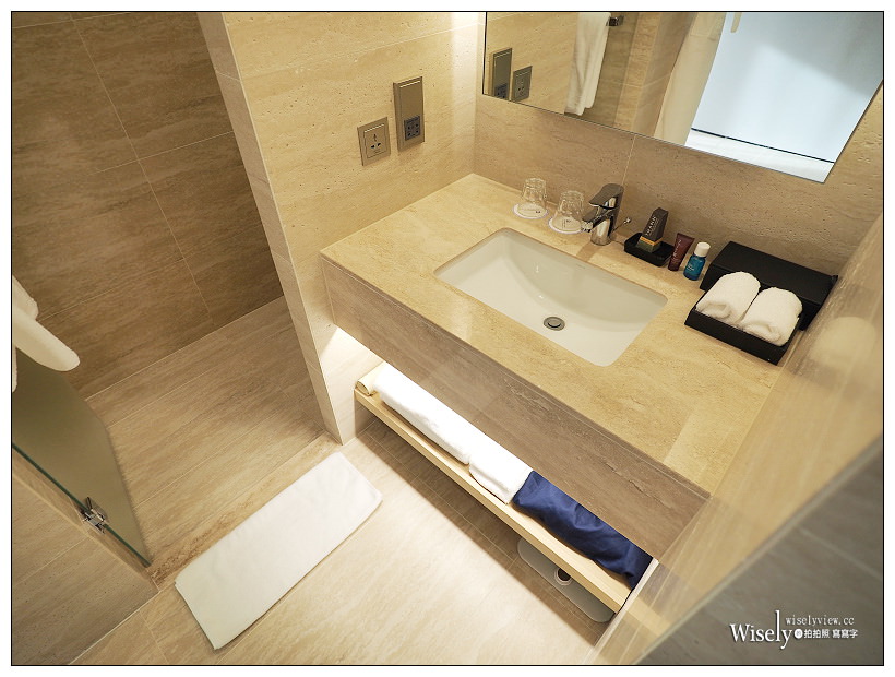 《濟州神話世界藍鼎酒店。Jeju Shinhwa World Landing Resort‎》舒適商務房型，近遊樂園與美食街