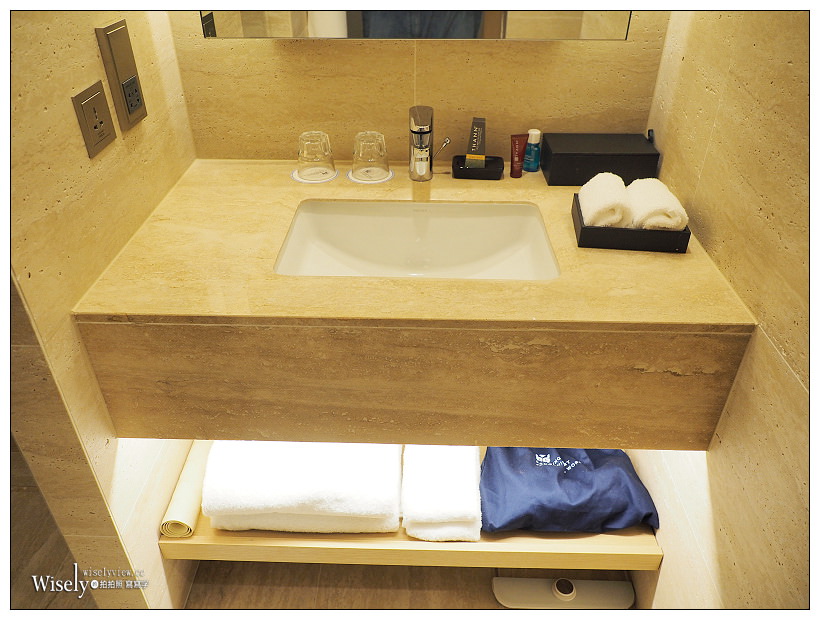 《濟州神話世界藍鼎酒店。Jeju Shinhwa World Landing Resort‎》舒適商務房型，近遊樂園與美食街