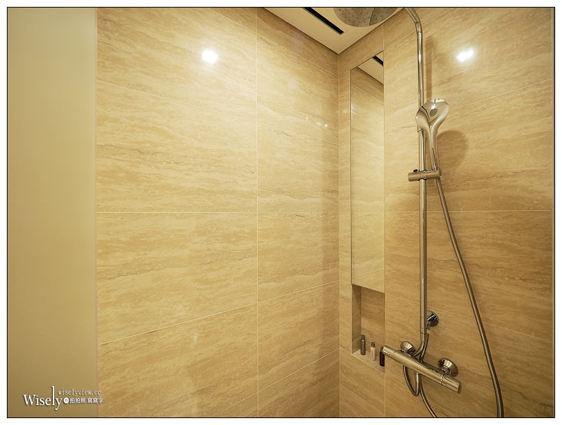 《濟州神話世界藍鼎酒店。Jeju Shinhwa World Landing Resort‎》舒適商務房型，近遊樂園與美食街