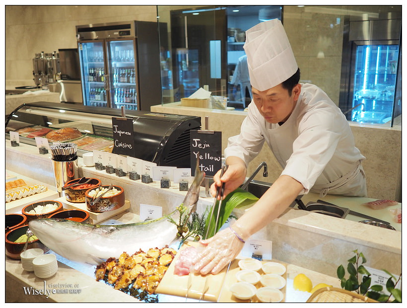 《濟州神話世界藍鼎酒店。Jeju Shinhwa World Landing Resort‎》舒適商務房型，近遊樂園與美食街