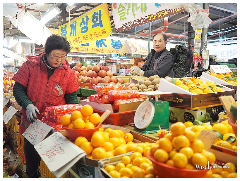 《濟州島自由行。濟州民俗五日市場》採購吃喝熟食生鮮，最便宜好買的生活市集