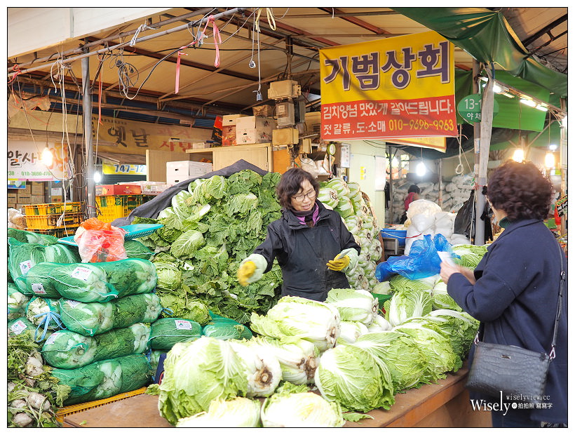 《濟州島自由行。濟州民俗五日市場》採購吃喝熟食生鮮，最便宜好買的生活市集