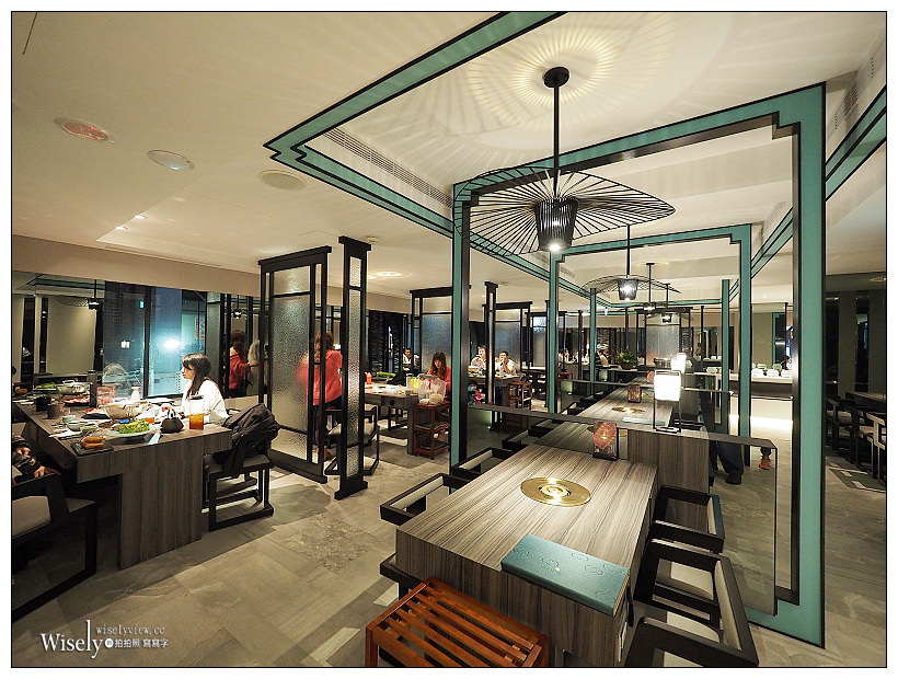 《台北中山。捷運中山站》青花驕 麻辣火鍋：清新果香麻辣搭配古早酸味白菜的鴛鴦鍋