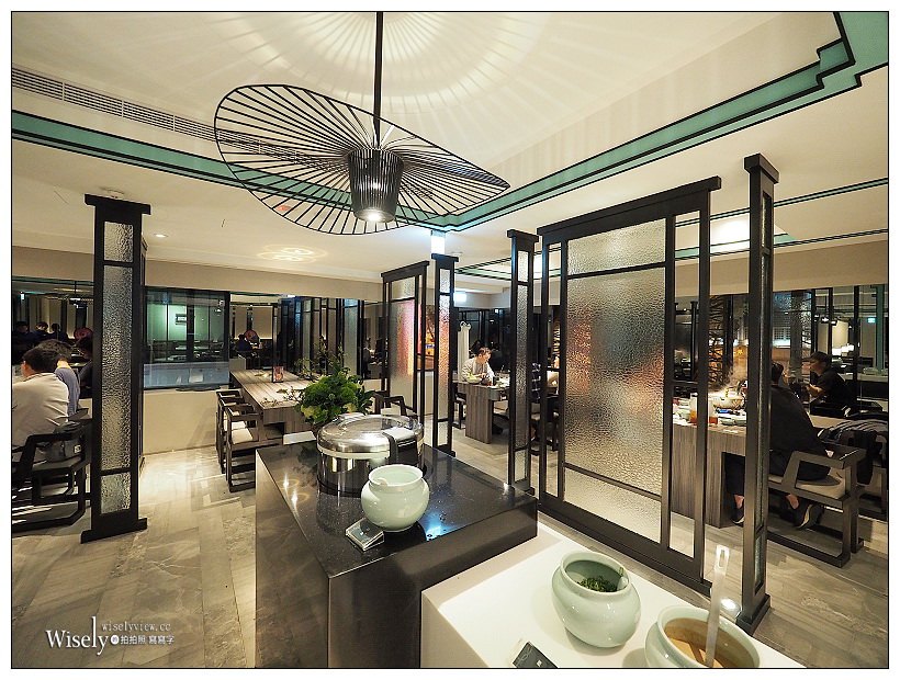 《台北中山。捷運中山站》青花驕 麻辣火鍋：清新果香麻辣搭配古早酸味白菜的鴛鴦鍋