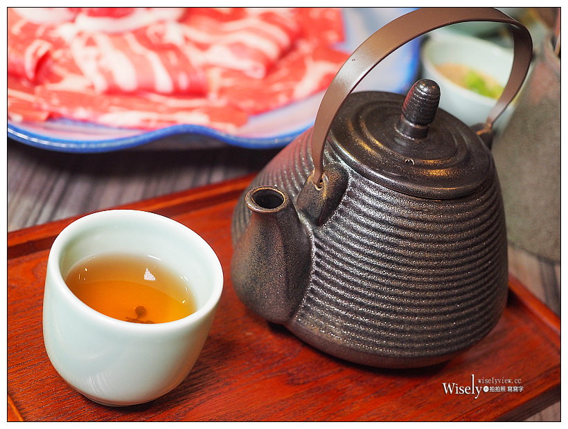 《台北中山。捷運中山站》青花驕 麻辣火鍋：清新果香麻辣搭配古早酸味白菜的鴛鴦鍋