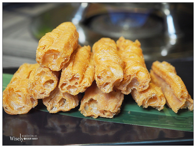 《台北中山。捷運中山站》青花驕 麻辣火鍋：清新果香麻辣搭配古早酸味白菜的鴛鴦鍋