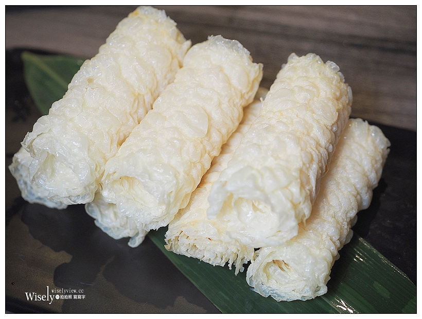 《台北中山。捷運中山站》青花驕 麻辣火鍋：清新果香麻辣搭配古早酸味白菜的鴛鴦鍋