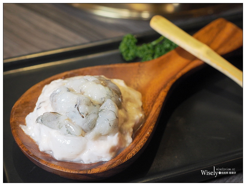 《台北中山。捷運中山站》青花驕 麻辣火鍋：清新果香麻辣搭配古早酸味白菜的鴛鴦鍋