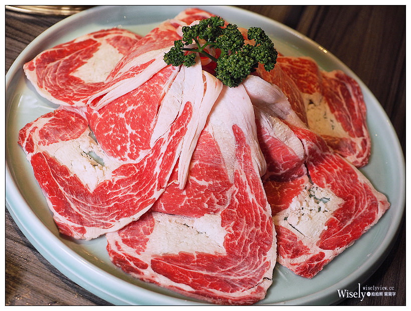 《台北中山。捷運中山站》青花驕 麻辣火鍋：清新果香麻辣搭配古早酸味白菜的鴛鴦鍋