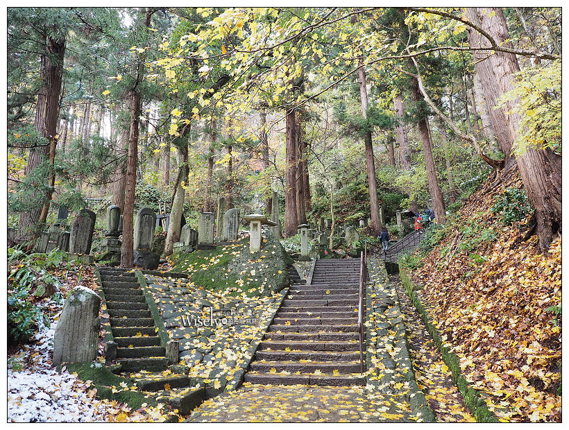 《日本山形。山寺立石寺至奧之院》俳句世界中，秋冬之交的霜雪紅葉美景